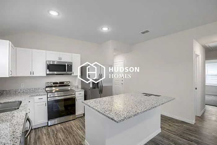 114 Goel St — Photo 5