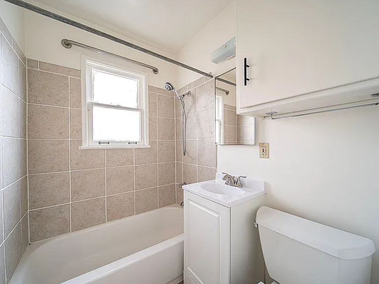885 N Huntington St — Photo 20