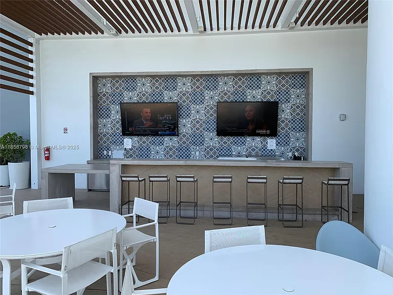16385 Biscayne Blvd #2720 — Photo 10