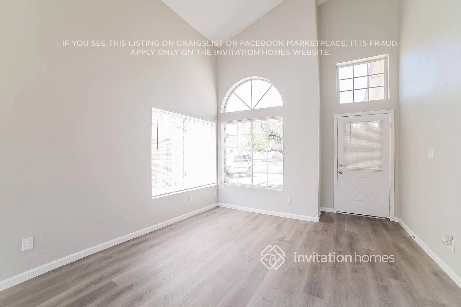 3711 W Camino Real Glendale, AZ 85310 — Photo 2