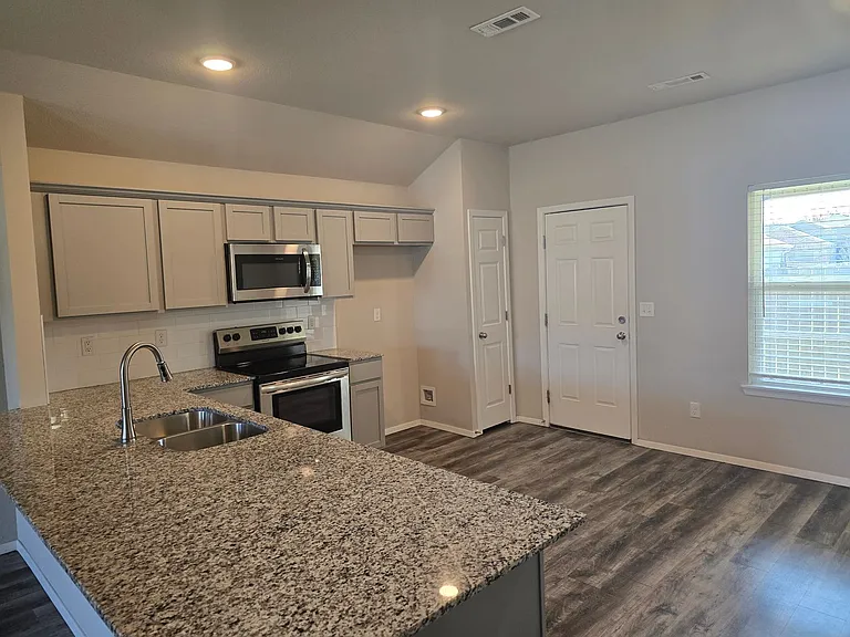 1061 E Bunting St — Photo 16