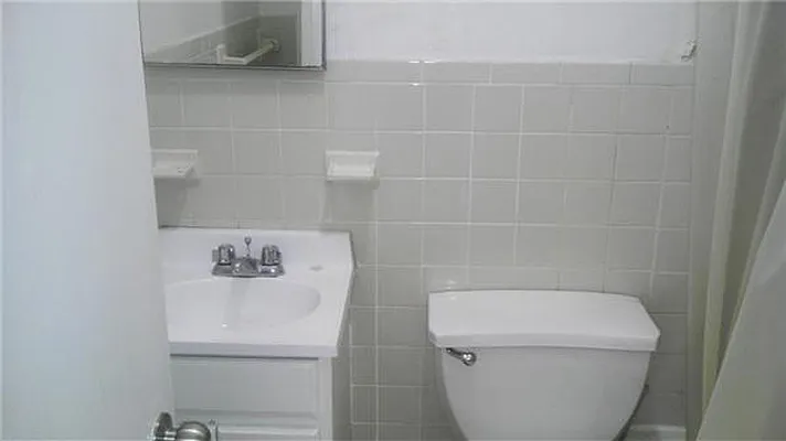 Rented by New York Residence | media 32