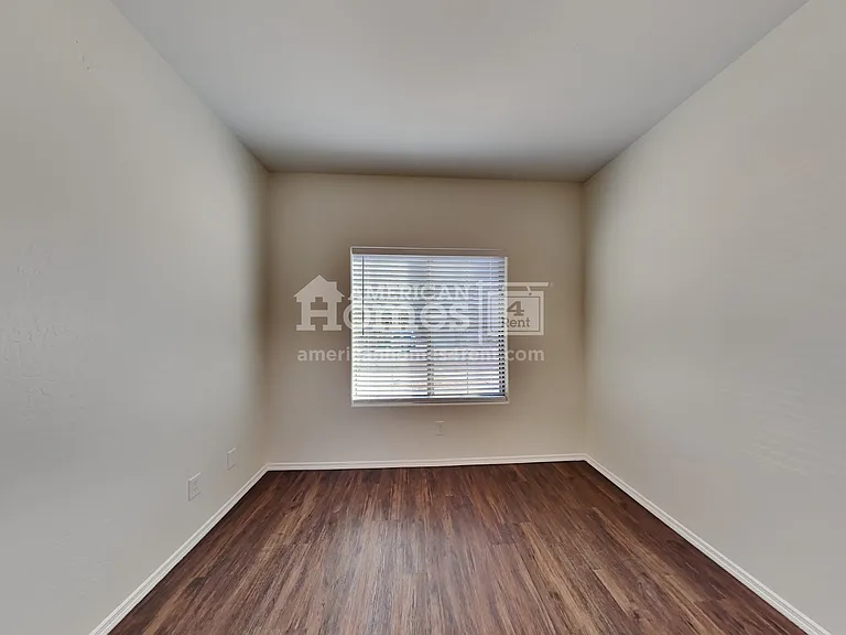 17238 W Maui Ln — Photo 10
