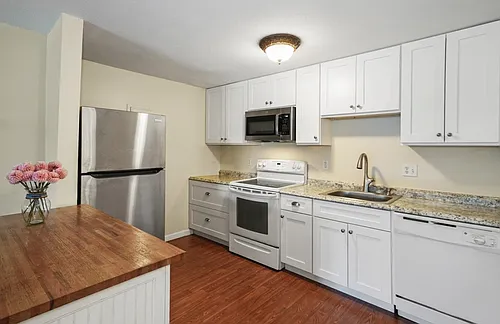 16 Mayberry Dr #4 Photo 1