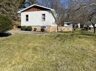 52 Clover Hill Rd, Mineral Springs, PA 16855