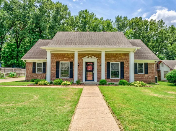 6141 Shade Tree Dr, Bartlett, TN 38134