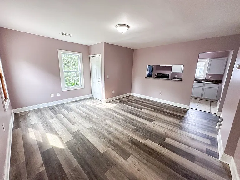 613 Fuller Ave SE — Photo 2