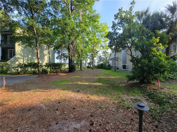 84 Crosstree Dr N, Hilton Head Island, SC 29926