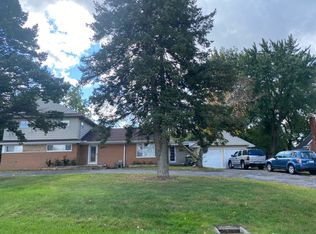17592 S Nunneley Rd, Clinton Township, MI 48035