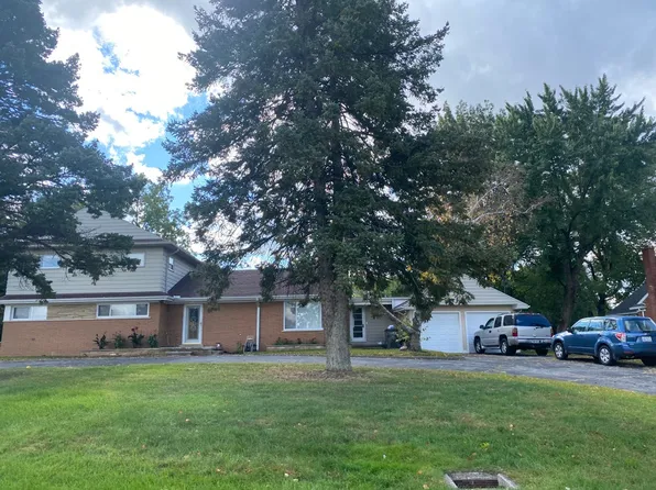 17592 S Nunneley Rd, Clinton Township, MI 48035