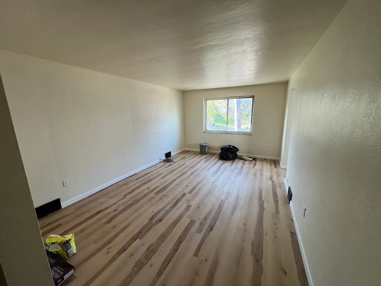 3 bed, 1200 sqft, $1,100 — Photo 4