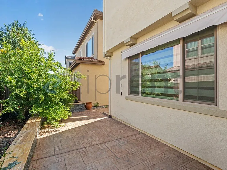 665 N Amarone Dr — Photo 31