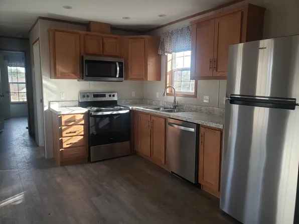 36 Farmstead Rd, Farmington, NH 03835