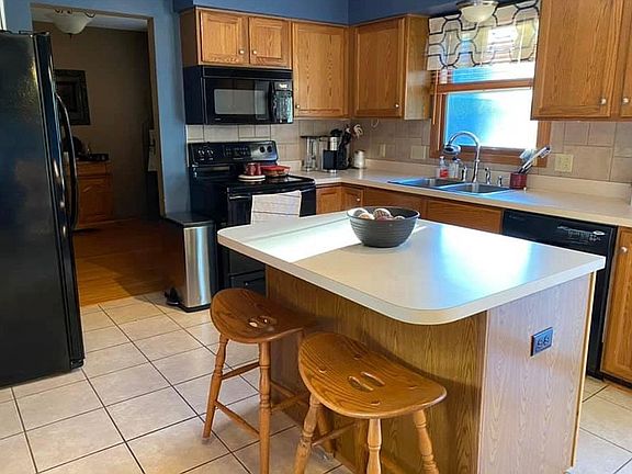 2nd image of 1495 Indian Creek Dr
