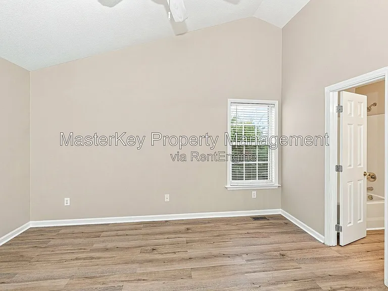 201 Harvester Dr — Photo 14