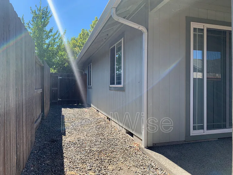 1675 George Tweed Blvd — Photo 15