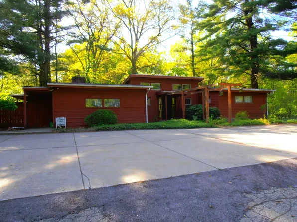 21360 Ireland Rd, South Bend, IN 46614