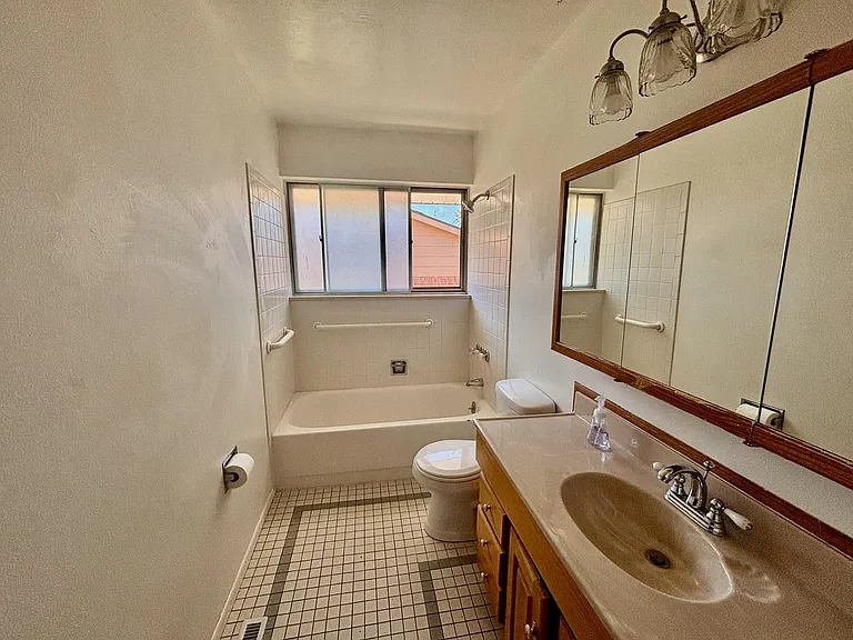 3824 Manchester St — Photo 14