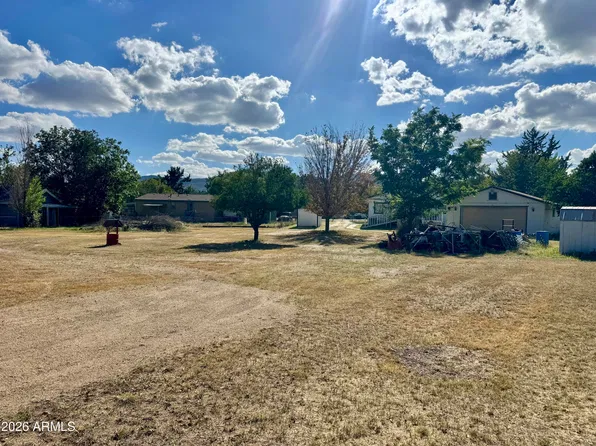 18233 S John Fry Avenue, Peeples Valley, AZ 86332