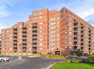 3 Seal Harbor Rd #PENTHOUSE 33, Winthrop, MA 02152