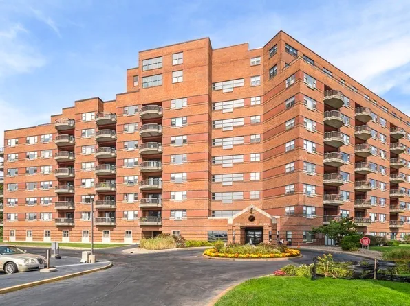 3 Seal Harbor Rd #Penthouse 33, Winthrop, MA 02152