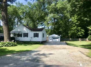 8037 Wiseman Rd, Lambertville, MI 48144