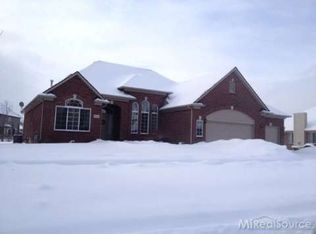 19434 Chalk Dr, Macomb, MI 48044