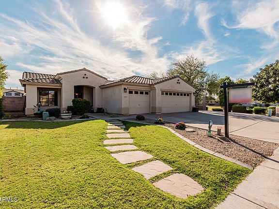 3rd image of 2537 E CARLA VISTA Drive
