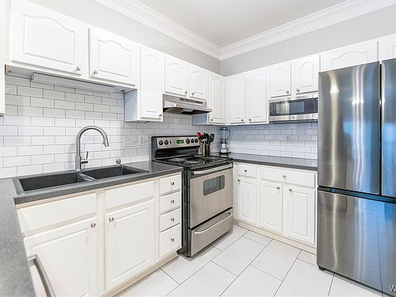 5th image of 303 Helen Keller Blvd APT B221