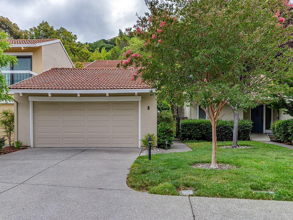 1st image of 8 Doral Dr