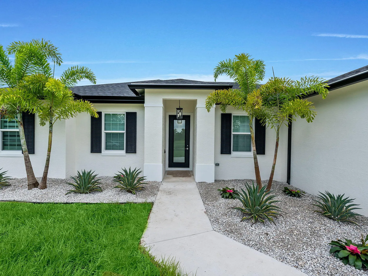 4 bed, 3.0 bath, 2418 sqft, $5,500 — Photo 2