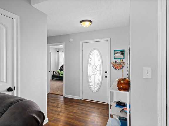 3rd image of 1393 Shady Hill Ct