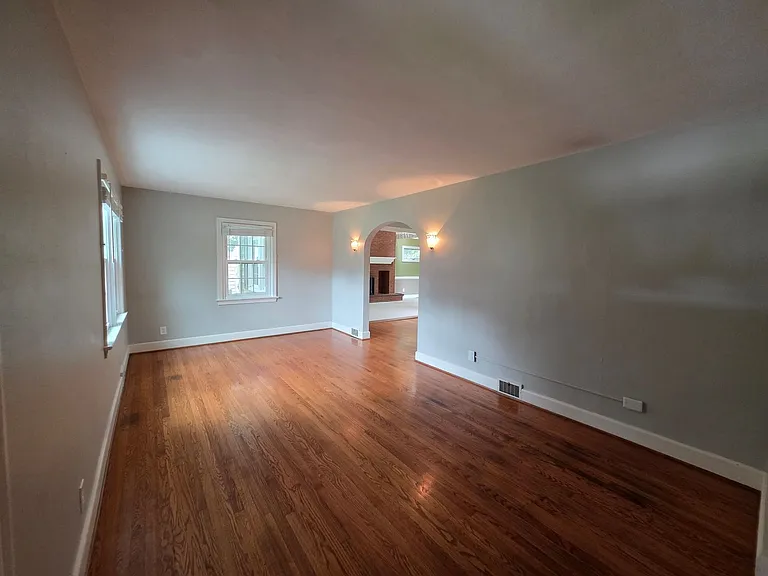 208 Regent Rd — Photo 4