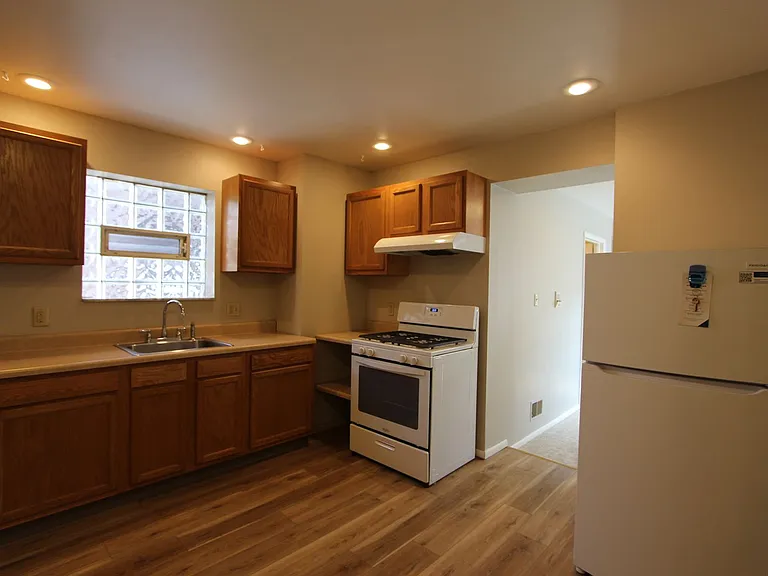 2308-2310 E Carson St — Photo 2
