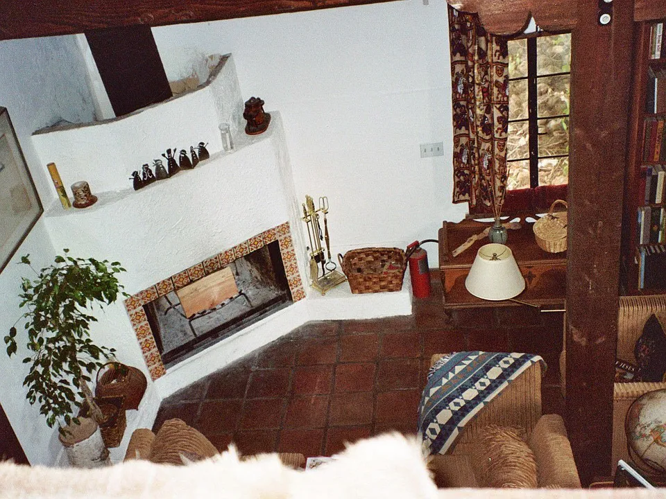 #2(l980) Family Room'