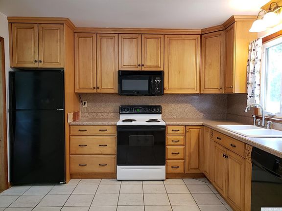 5th image of 2313 Spruce Dr