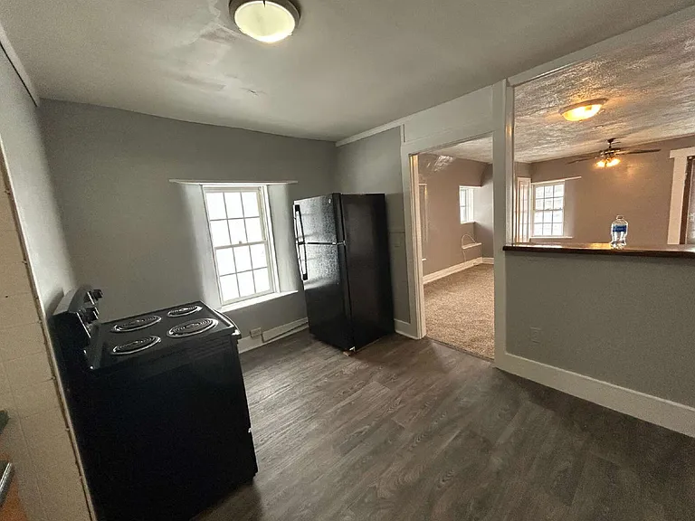 3678 Main St #5 — Photo 3