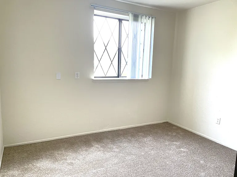 Perry Place Apartments — Photo 43
