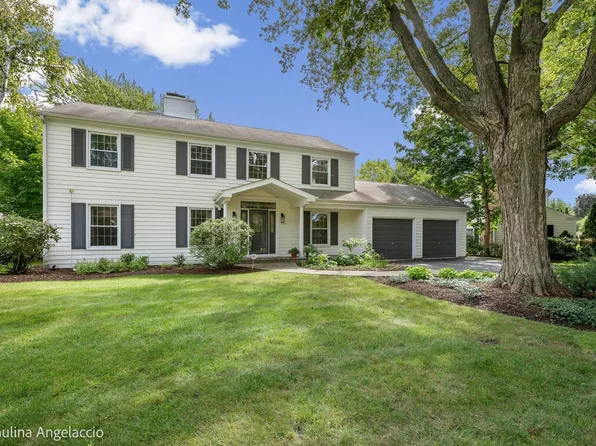 743 S Country Dr, Barrington, IL 60010