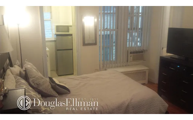 Rented by Douglas Elliman | media 32