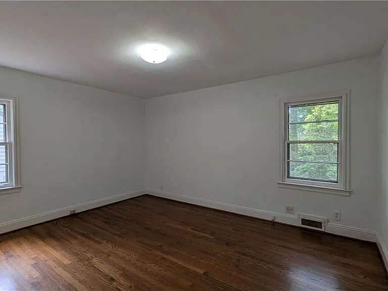 4300 Rickenbacker Way NE — Photo 17