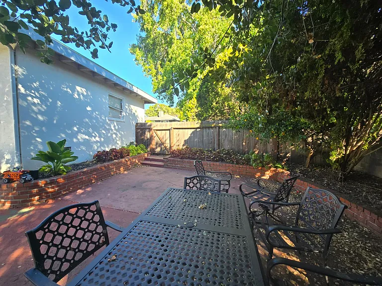 550 Del Mar Ave — Photo 3