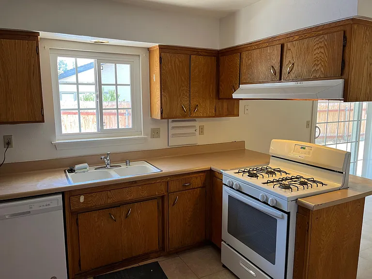 400 W Blaine St — Photo 23