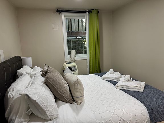 5th image of 5002 Green Lake Way N #B