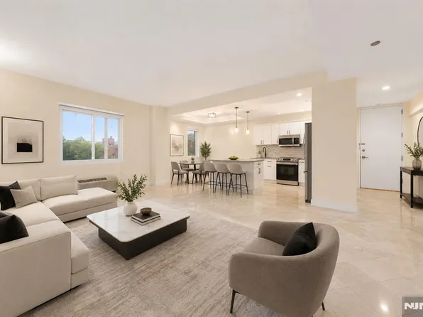 399 11th St APT 206, Palisades Park, NJ 07650