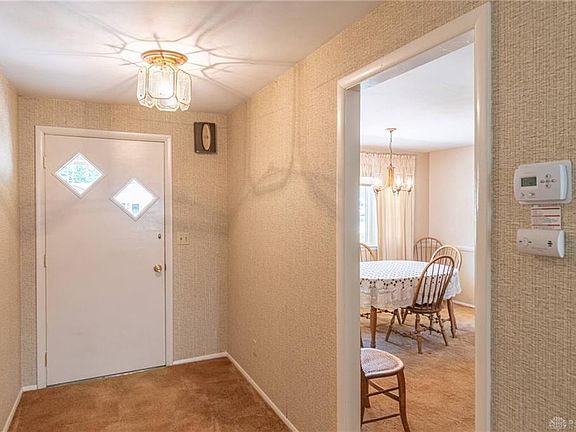 4th image of 240 Weller Ave