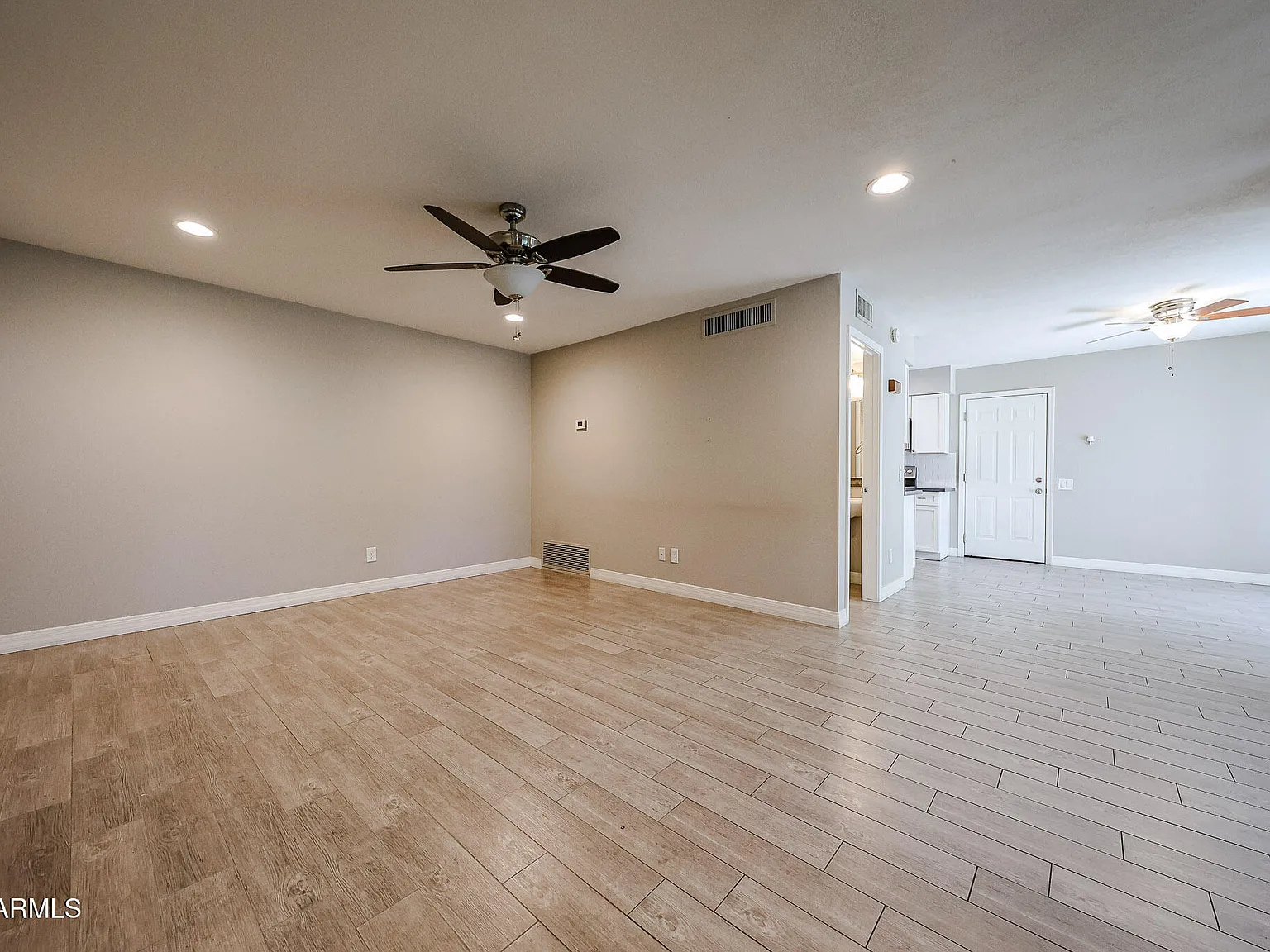 3 bed, 2.5 bath, 1290 sqft, $2,000 — Photo 4