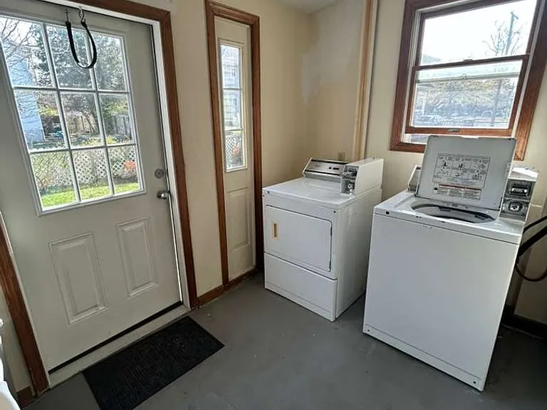1 Park Cir — Photo 16