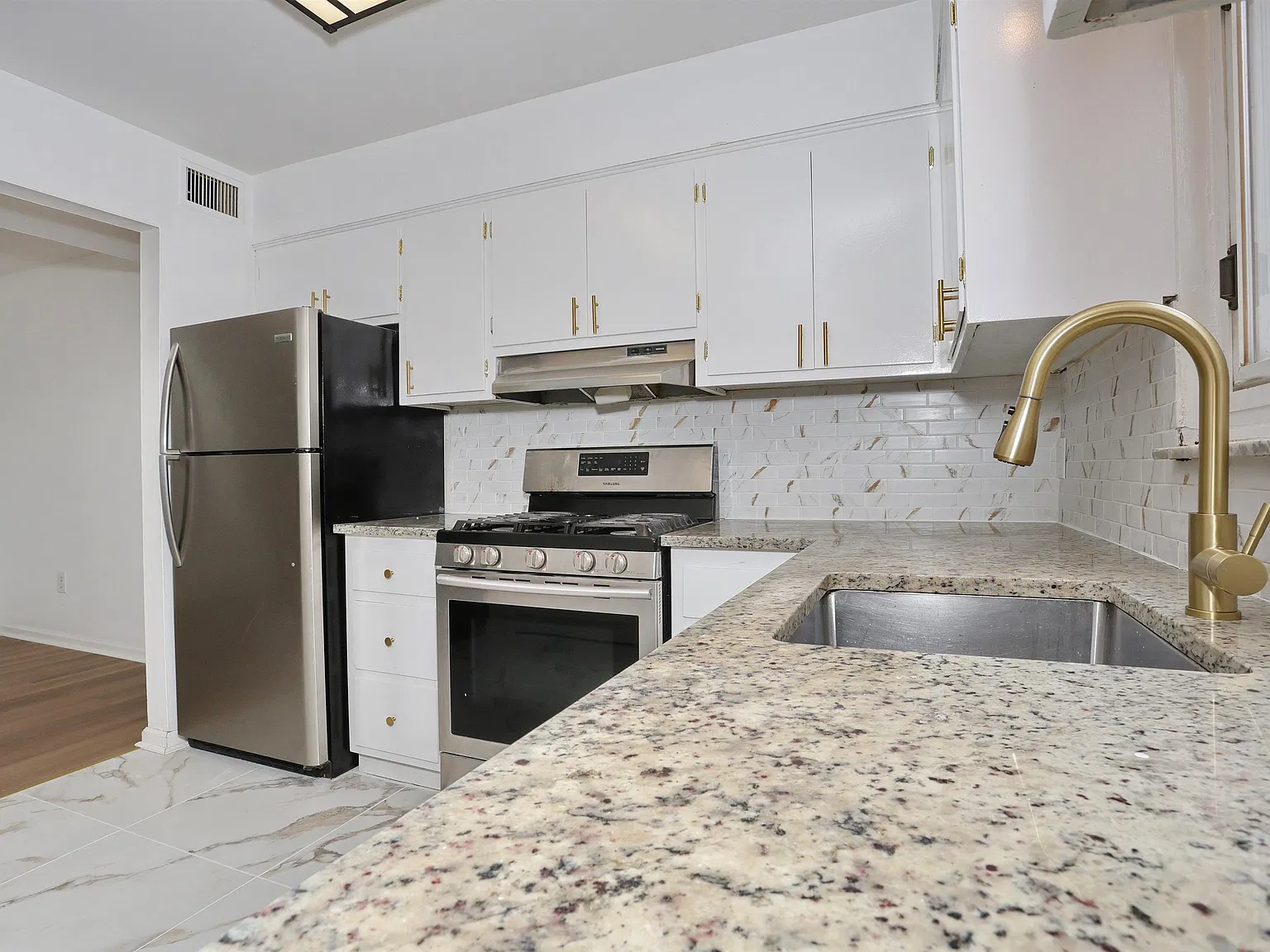 3 bed, 1.0 bath, $2,800 — Photo 2
