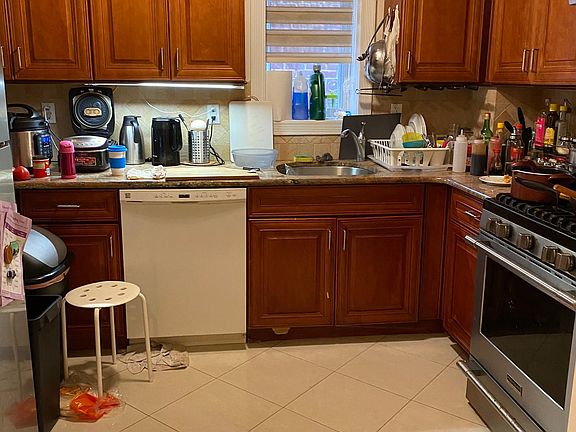 3rd image of 6143 218th St